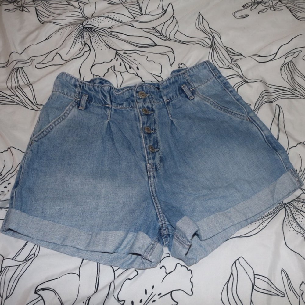 HOLLISTER DENIM SHORT